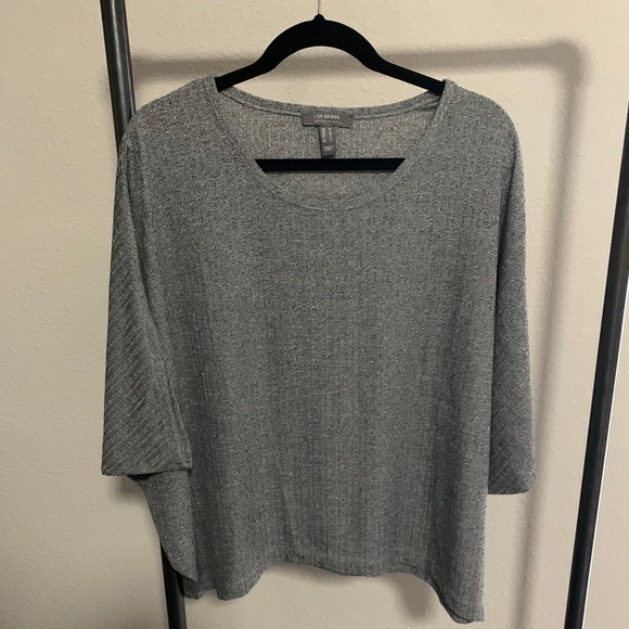 Lisa Rinna batwing top - Picture 4 of 6